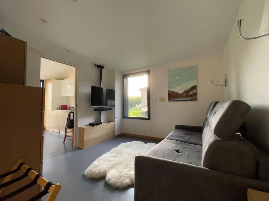 Gite De Charme 5 Etoiles Pour Couple Avec Sauna Et Jacuzzi Exterieurs Privatifs Peaugres Exterior foto