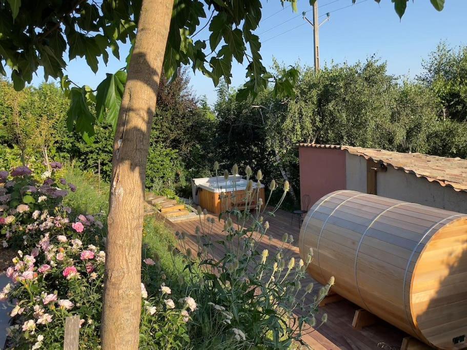 Gite De Charme 5 Etoiles Pour Couple Avec Sauna Et Jacuzzi Exterieurs Privatifs Peaugres Exterior foto